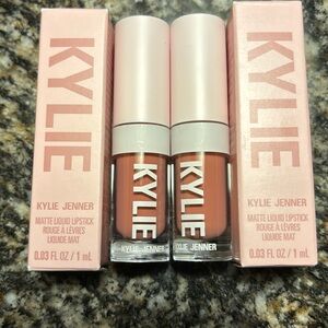 Kylie by Kylie Jenner Matte Liquid Lipstick 808 Kylie deluxe samples/travel size